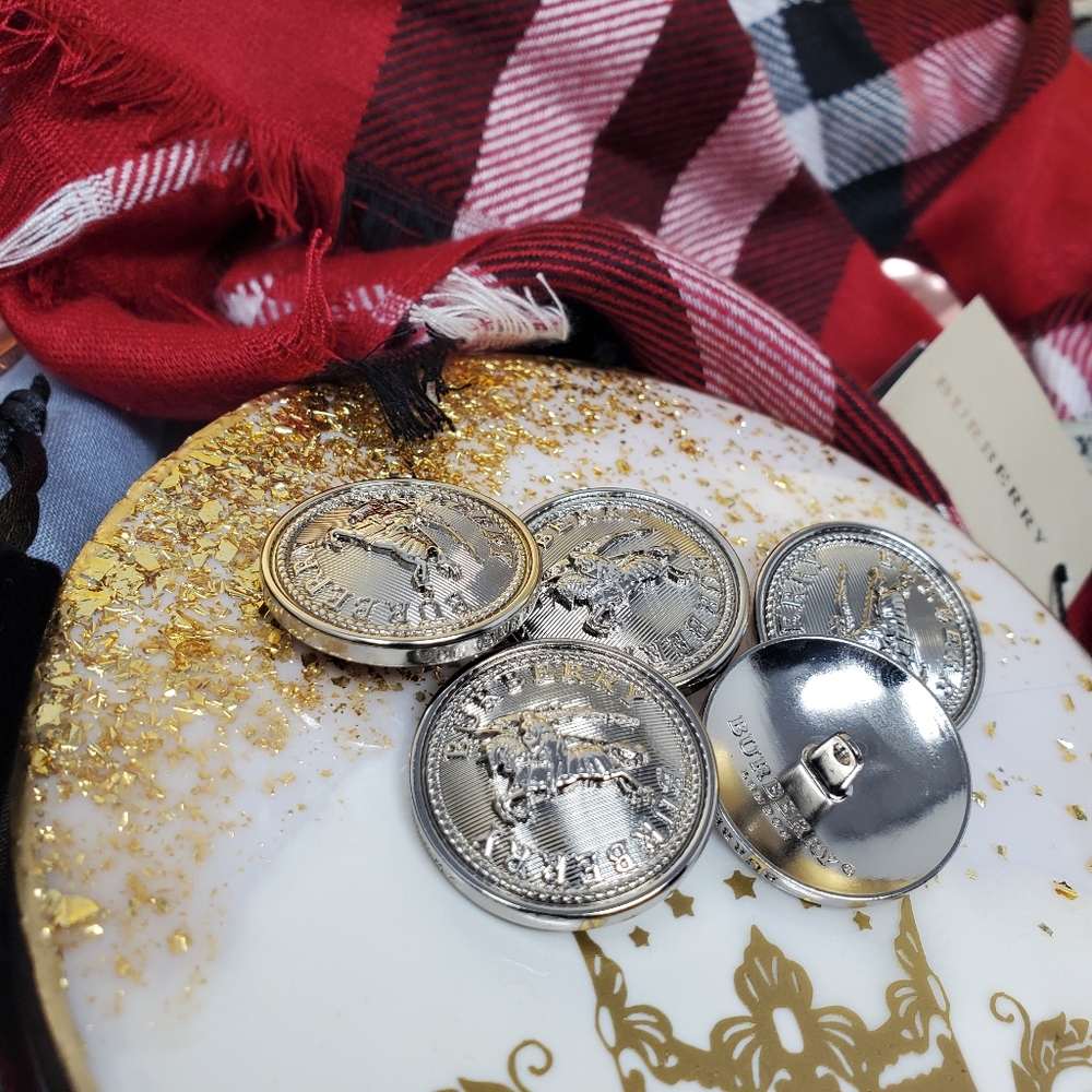 BURBERRY BUTTONS - Picture 12 of 16